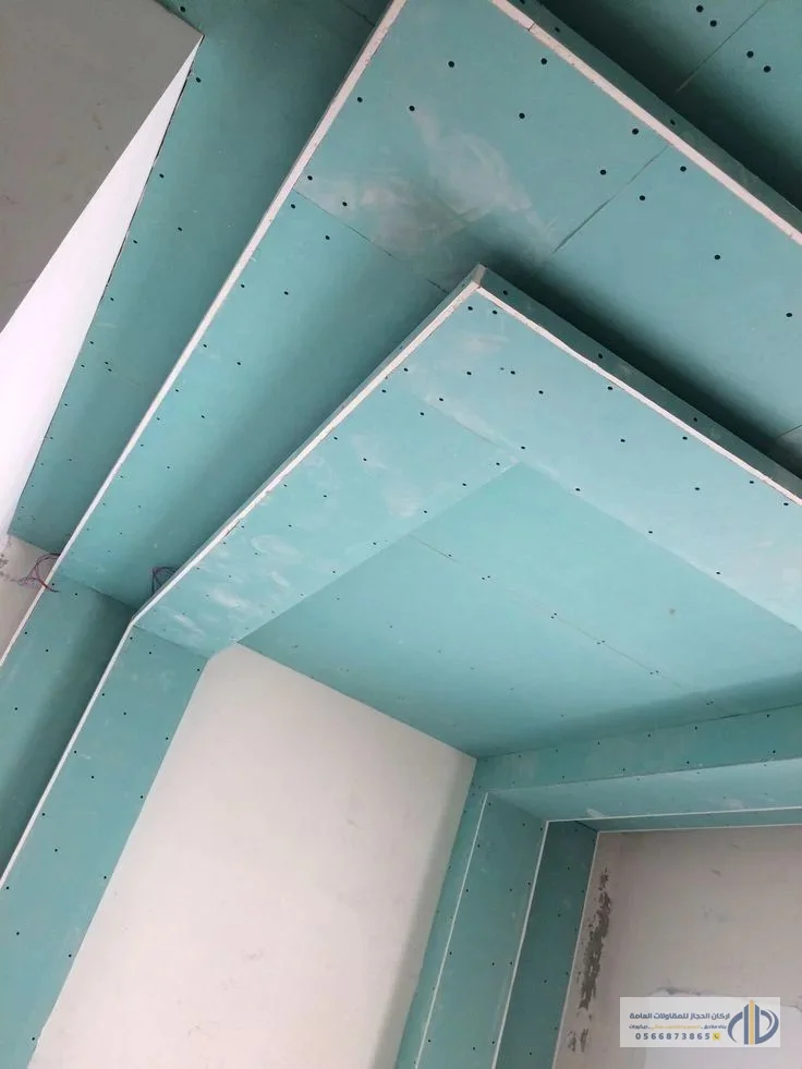 سقف جبس بورد مخصص لأجهزة الإسقاط في الرياض