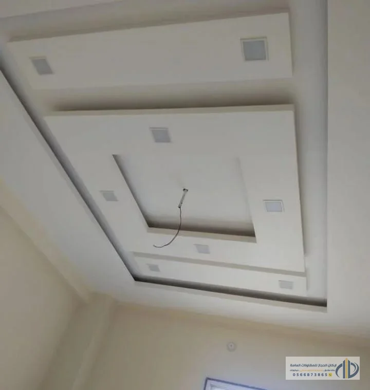 جبس بورد ملوّن بدرجتين مختلفتين في الرياض