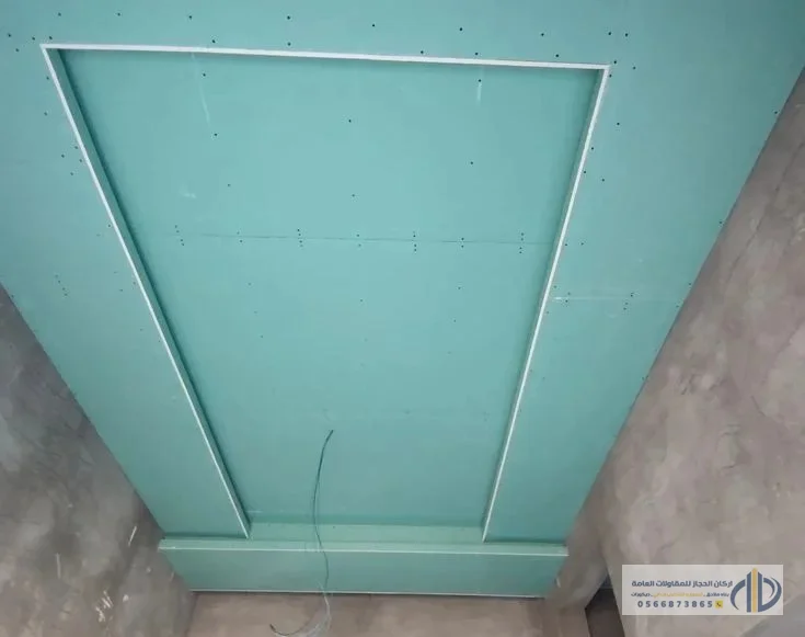 سقف جبس بورد معلق للصالة الرئيسية في الرياض