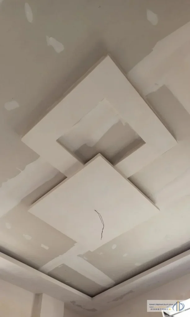 تصنيع رأس سرير من الجبس بورد في الرياض بتصميم هندسي عصري